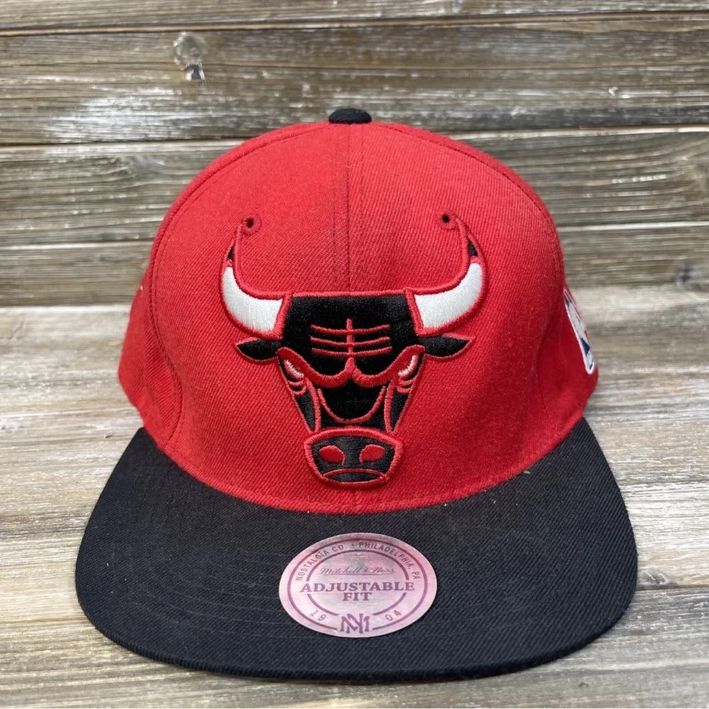 Mitchell & Ness Red/Black NBA Chicago Bulls Wool 2 Tone Snapback Hat Cap